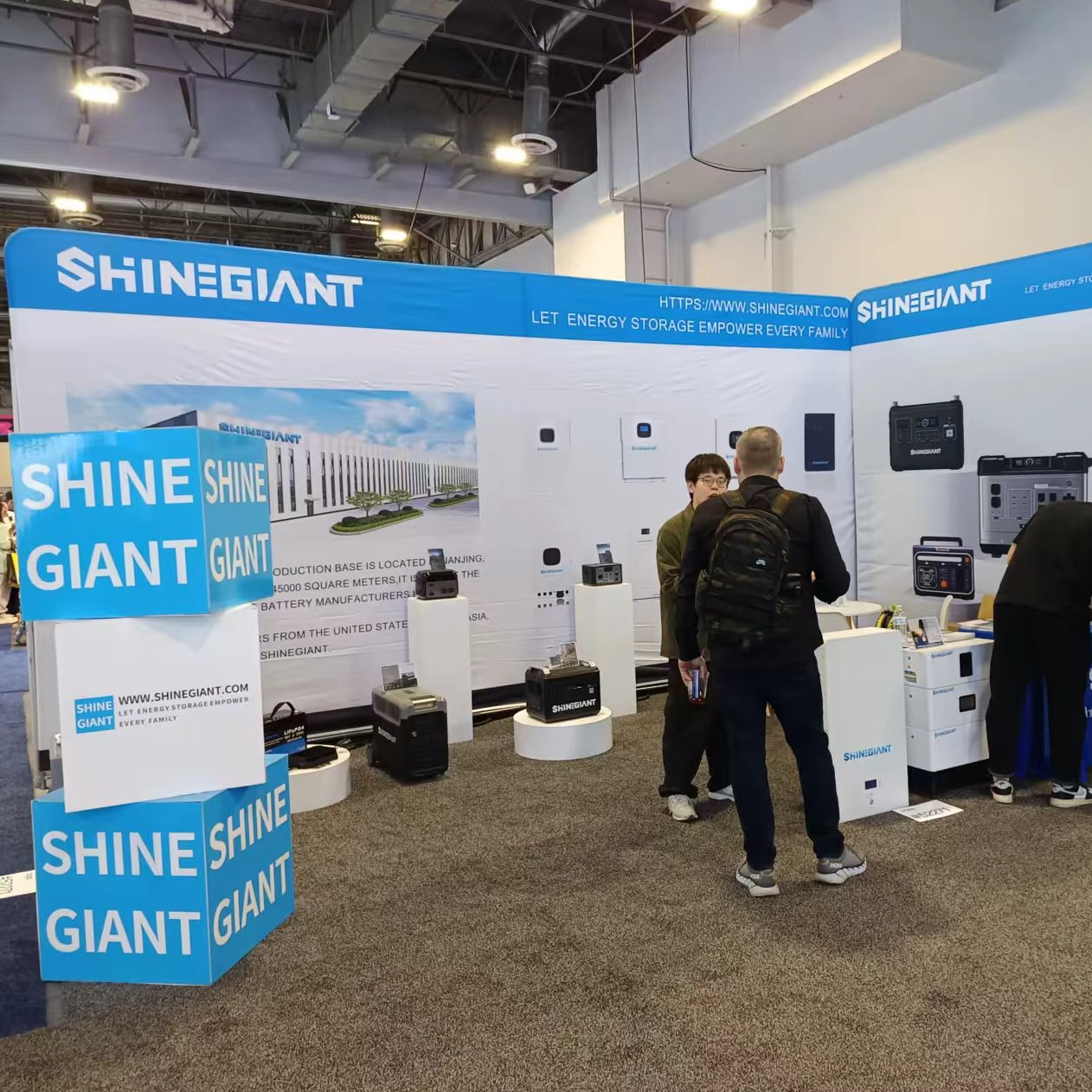 2025 Các cột mốc: Mở rộng phạm vi toàn cầu tại CES và thành lập Văn phòng Nevada cho các giải pháp lưu trữ năng lượng C & I C & I tiên tiến